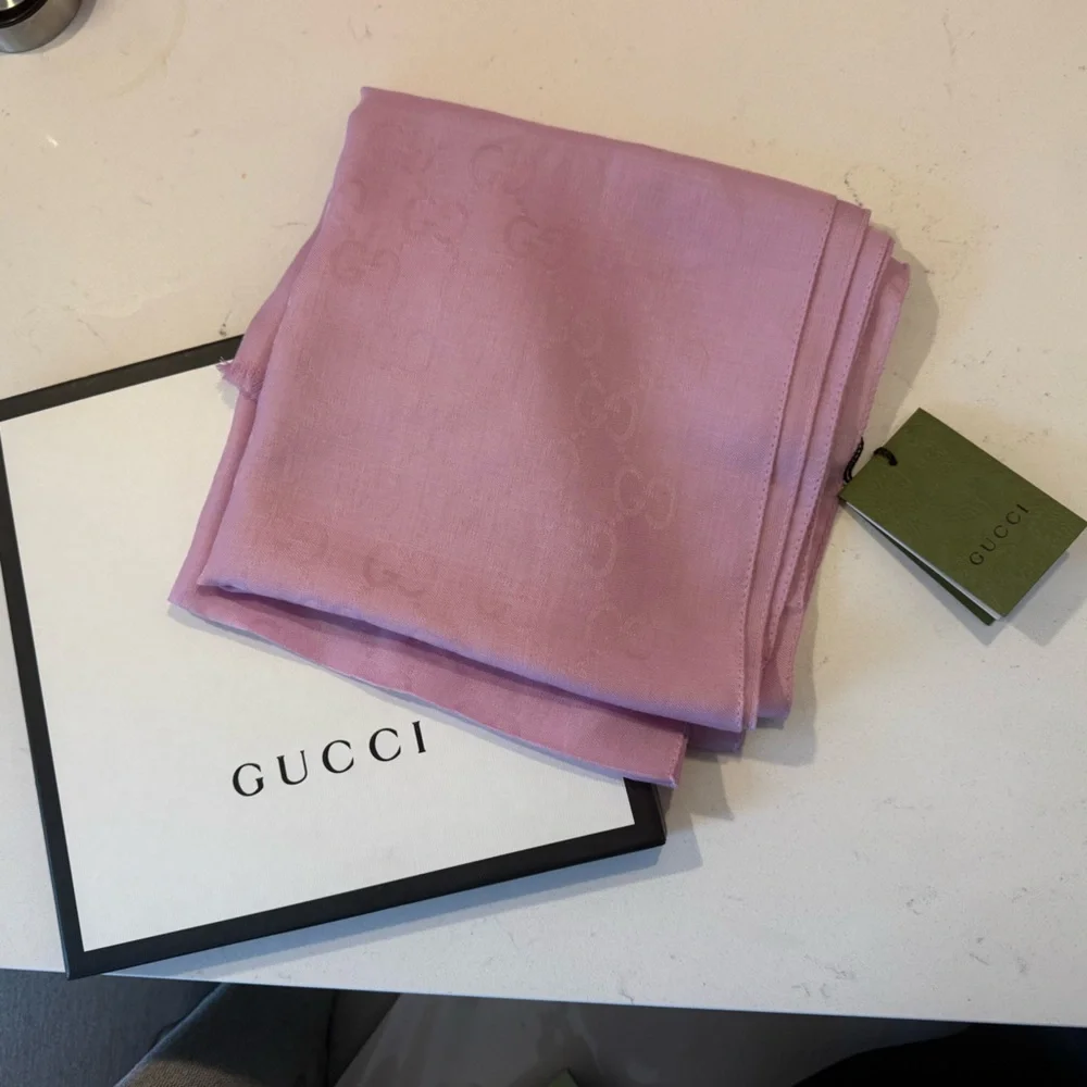 Gucci Soft Pink scarf - Picture 1 of 3